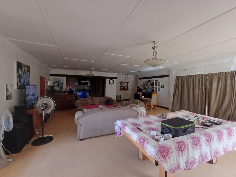 6 Bedroom Property for Sale in Wesselsbron Free State